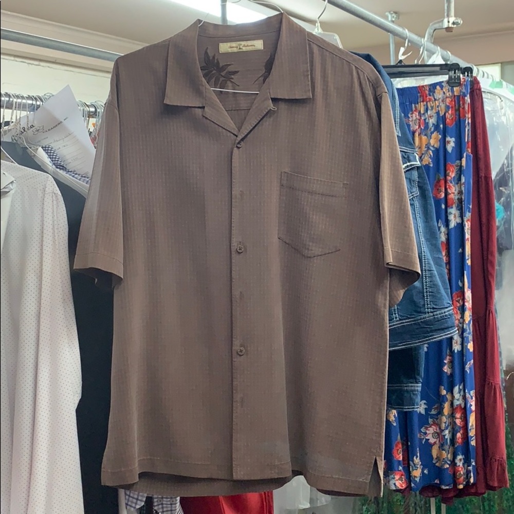 THRIFTED TOMMY BAHAMA BUTTON DOWN TEE